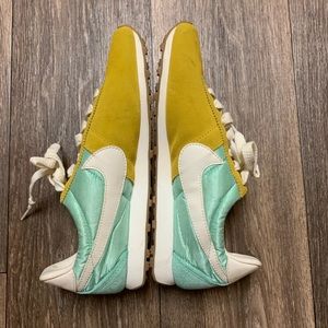 Nike Retro Shoe Yellow and Blue